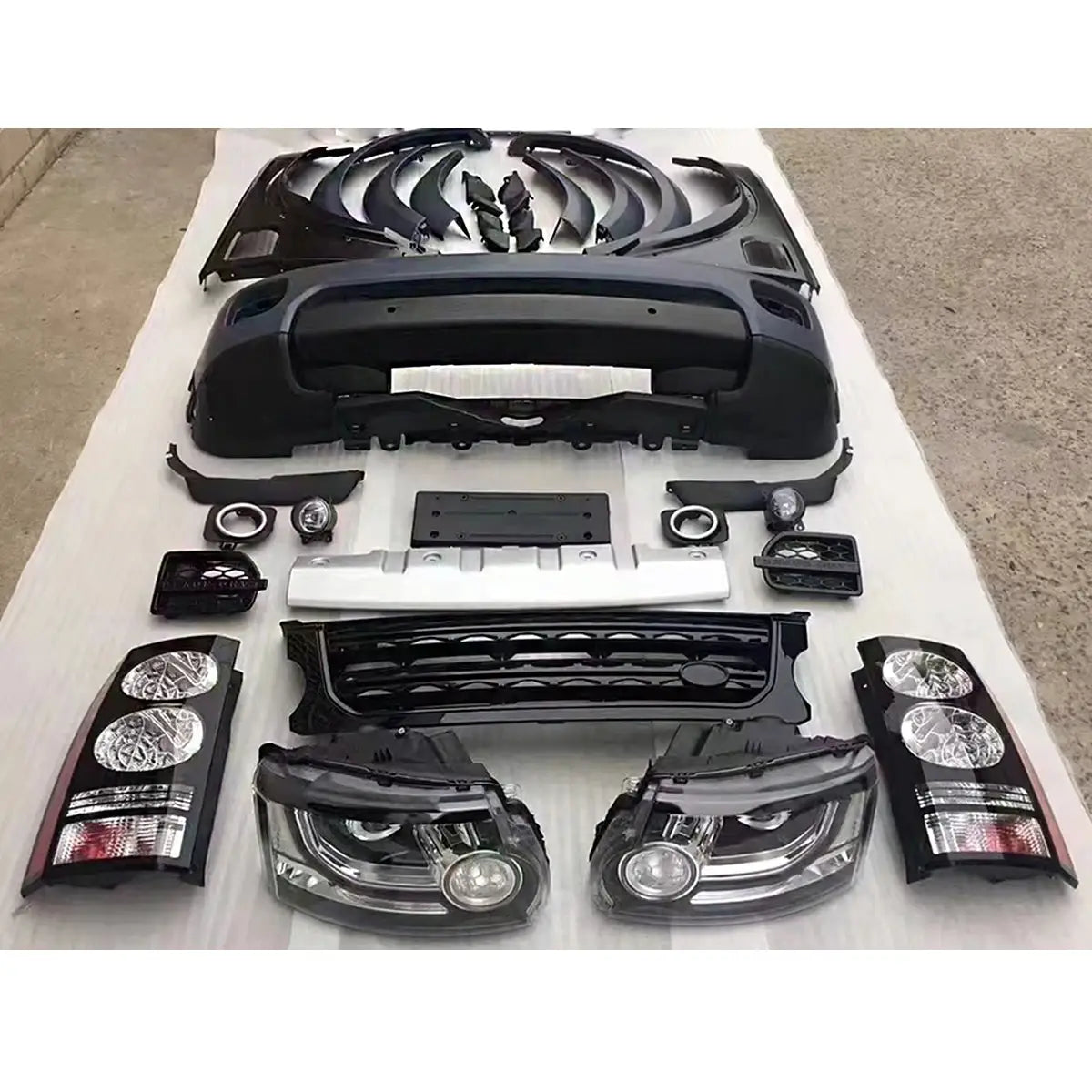 Modified to 2014 Discovery 4 Body Kit with Headlight Bumper