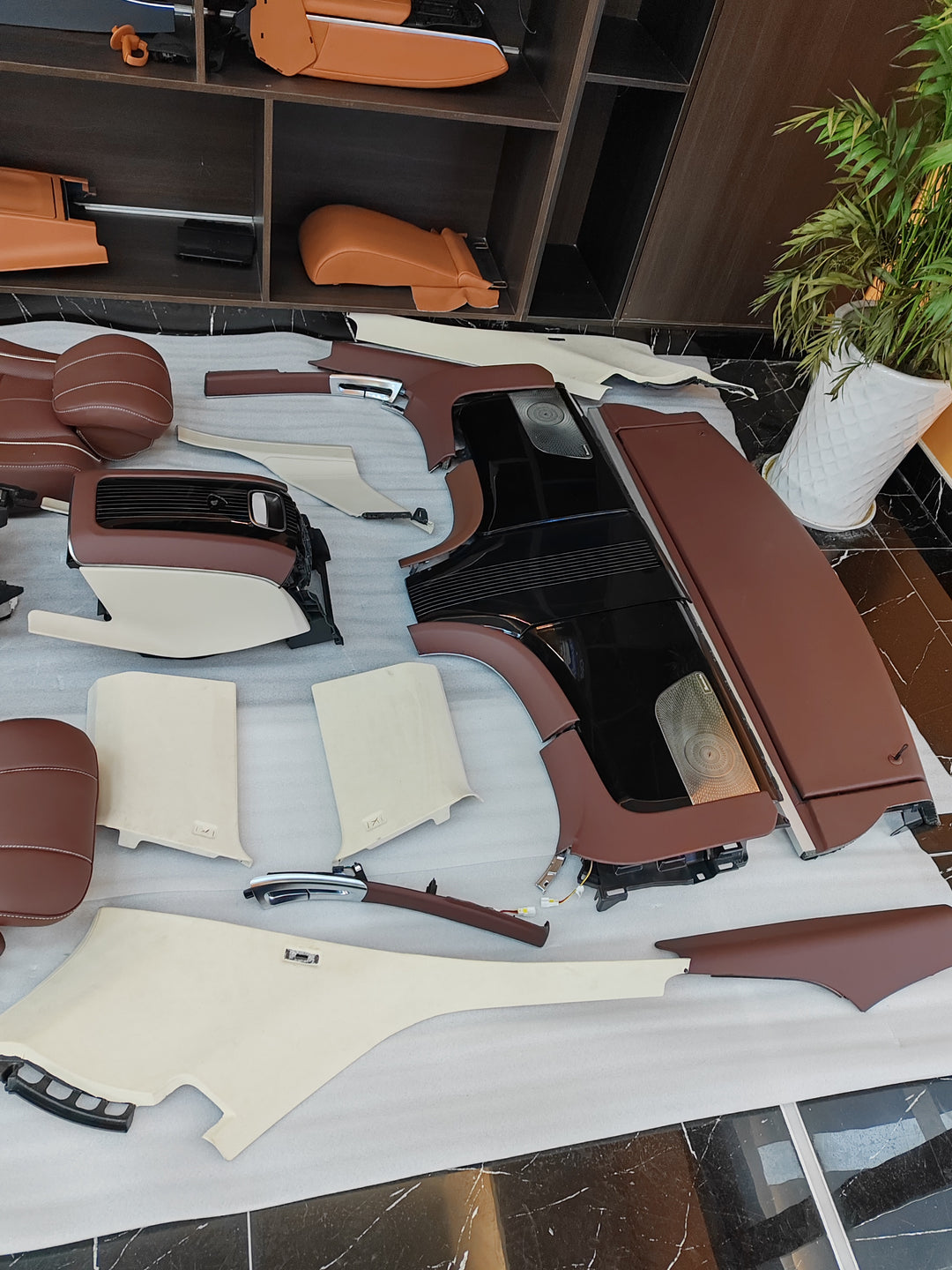 Car Craft Compatible With Mercedes Benz Gls Gls450 X167 W167 2019-2025 Maybach Gls 600 Interior Conversion Bodykit Recliner Seat Dashbord Trim Fridge Trims Seat Cover Upholistry Upholstery - CAR CRAFT INDIA